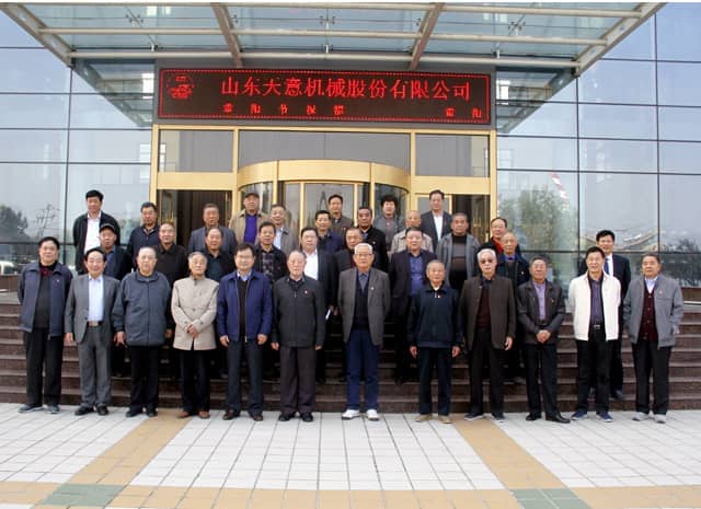 兗州區(qū)人大、政協(xié)領(lǐng)導(dǎo)蒞臨天意機(jī)械參觀考察