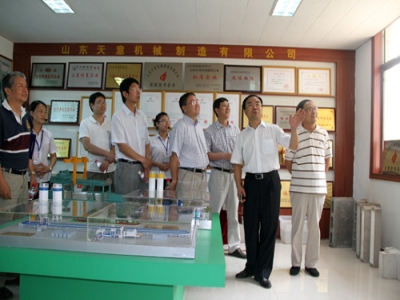 2012.7.28日山東天意兩項(xiàng)科技成果鑒定順利通過(guò)，北京領(lǐng)導(dǎo)專家，到我公司參觀指導(dǎo)